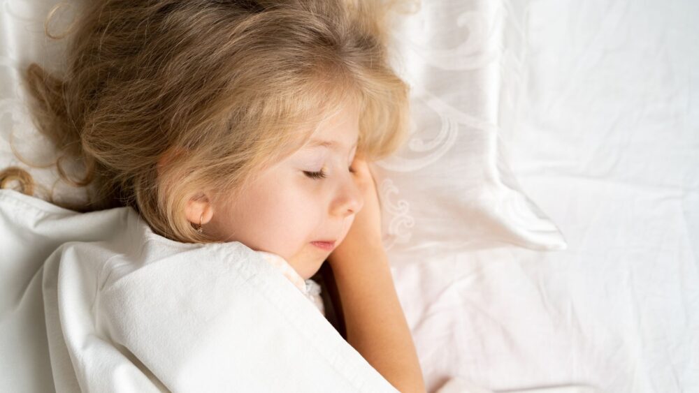 Biały szum – co to jest i dlaczego sprawdza się w szybkim zasypianiu dziecka?