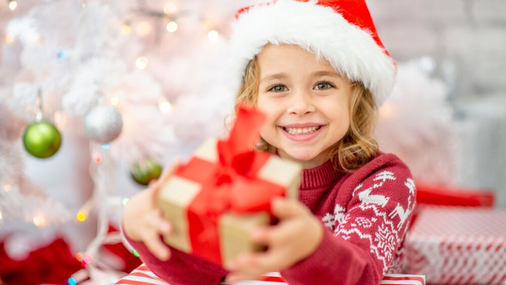 Co kupić dziecku na święta? Trendy, wskazówki i porady